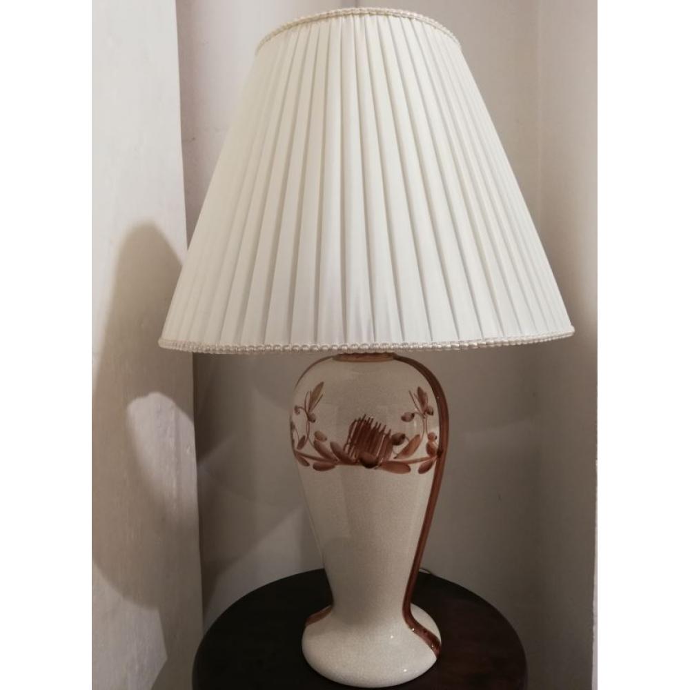 lampa keramicka biela hneda tehla kremove biela stredomorsky country styl elegantna stolna lampa osvetlenie tienidlo plisovana vzor rucne malovana zariadenie domacnosti.jpg